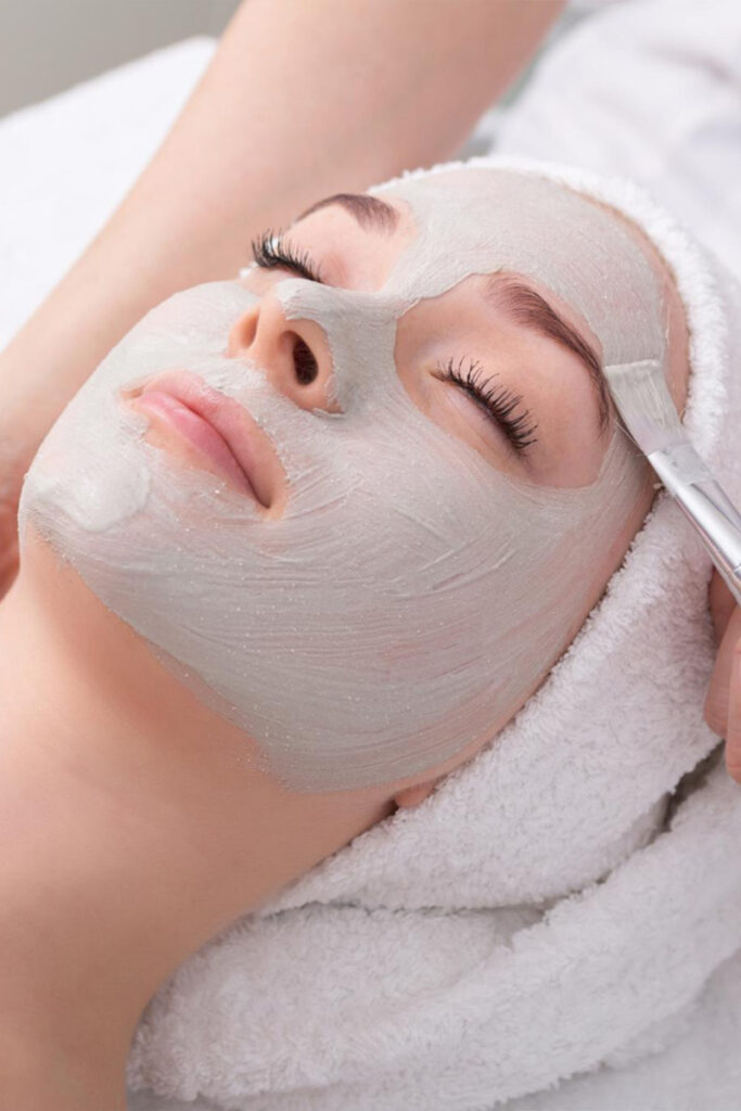 Gesichtsmaske Behandlung – sanfte nicht apparative Kosmetik für strahlende Haut